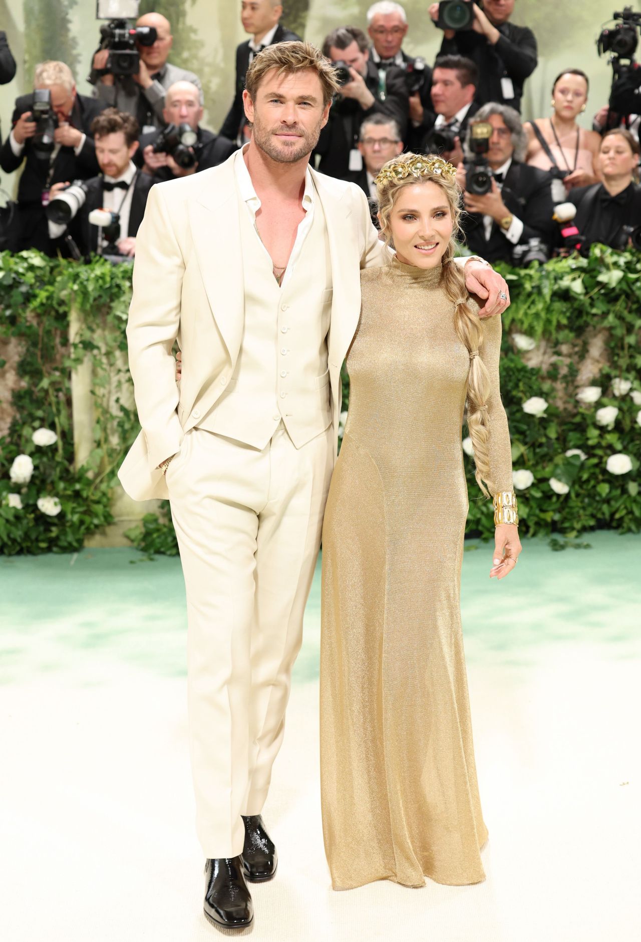 ELSA PATAKY AND CHRIS HEMSWORTH AT MET GALA 2024 IN NEW YORK CITY